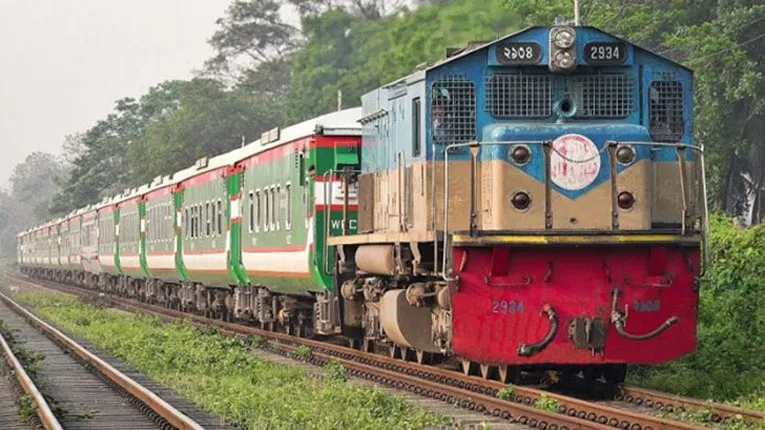 রাজবাড়ীতে ট্রেনের ধাক্কায় প্রাণ গেল কলেজছাত্রীর