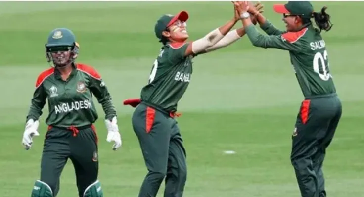 পরপর ৫ উইকেট হারিয়ে চাপে অস্ট্রেলিয়া