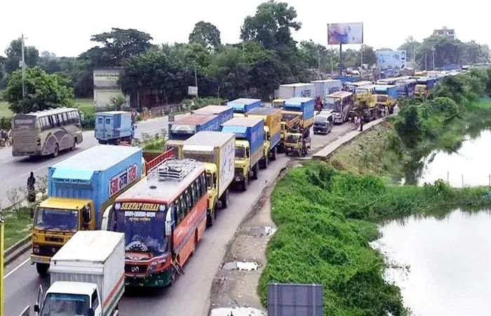 বঙ্গবন্ধু সেতুর পশ্চিমে ২০ কিলোমিটার যানজট