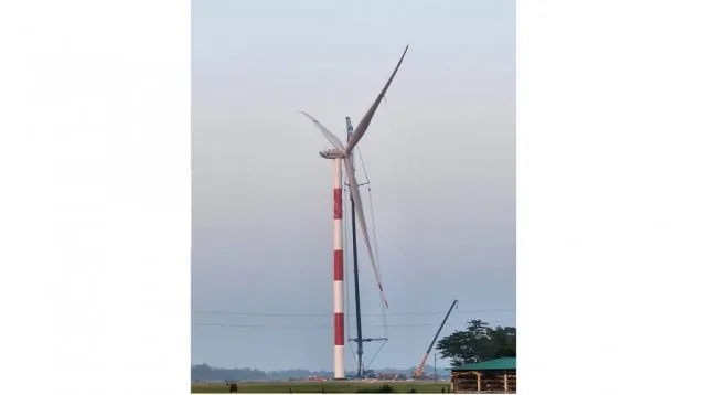কক্সবাজারে বায়ু বিদ্যুৎ প্রকল্পে প্রথম টারবাইন উত্তোলনের কাজসম্পন্ন