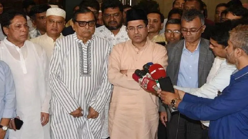 বঙ্গবাজারে বুধবার থেকে ব্যবসা শুরু করতে পারবেন ব্যবসায়ীরা : মেয়র তাপস