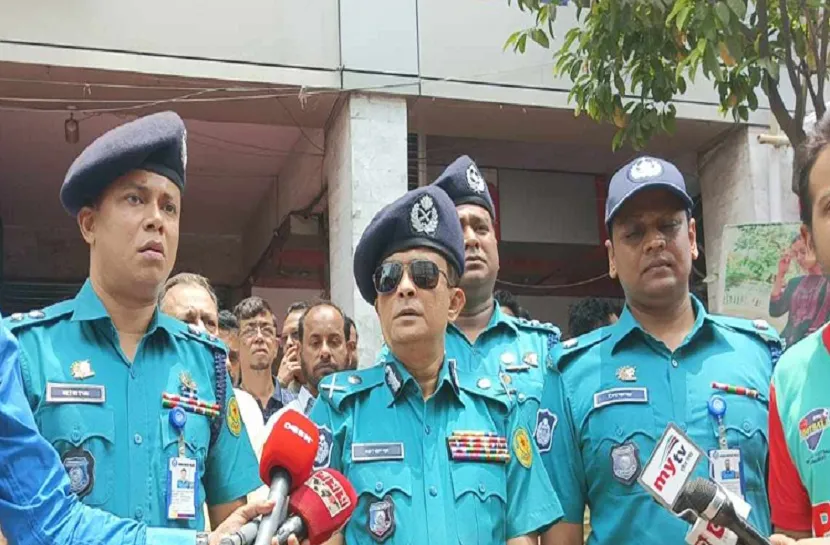 পুলিশকে না জানিয়ে একই কেন্দ্রে দ্বিতীয় বার যাওয়ায় হিরো আলমকে নিরাপত্তা দেওয়া যায়নি: ডিএমপি কমিশনার