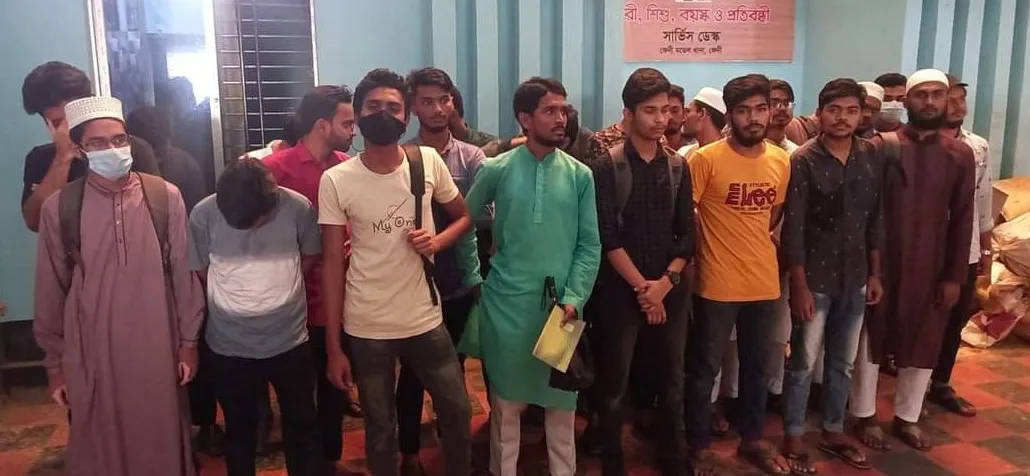 কোচিংয়ে শিক্ষার্থীদের অবরুদ্ধ, শিবির অভিযোগে গ্রেপ্তার ২৬