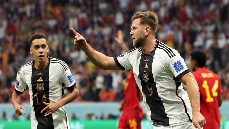 Fuellkrug strikes late to salvage Germany draw with Spain