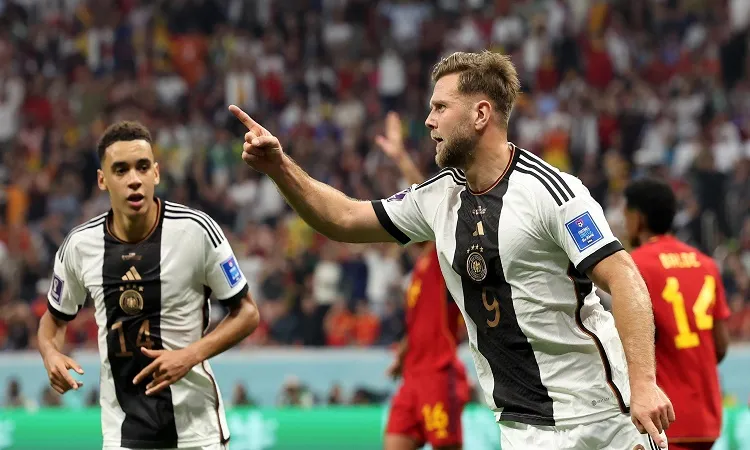 Fuellkrug strikes late to salvage Germany draw with Spain