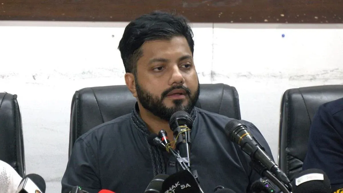 ইশরাকের পদত্যাগপত্র গ্রহণ করেছেন রাষ্ট্রপতি, প্রজ্ঞাপন জারি