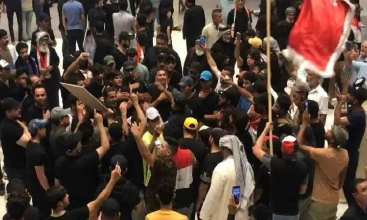 Hundreds camp at Iraqi parliament for second day
