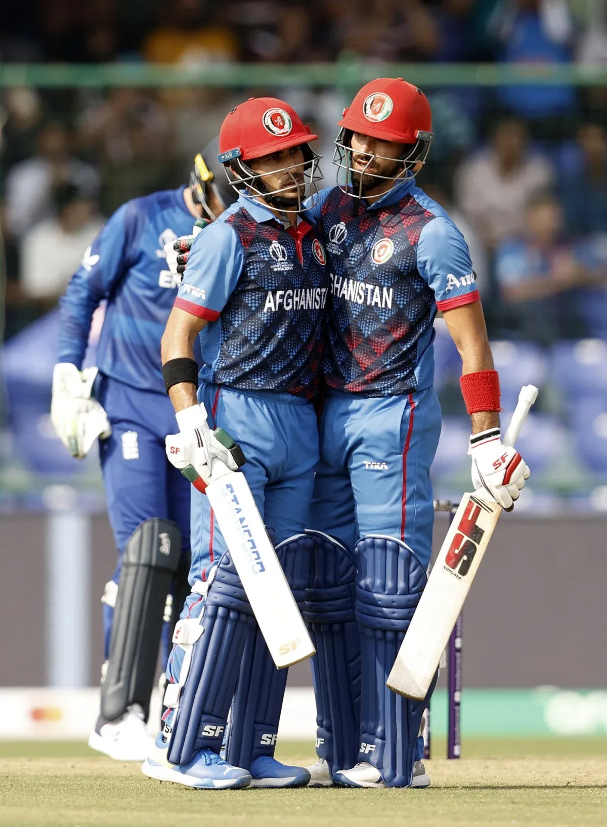 ইংল্যান্ডকে চ্যালেঞ্জিং লক্ষ্য দিল আফগানিস্তান