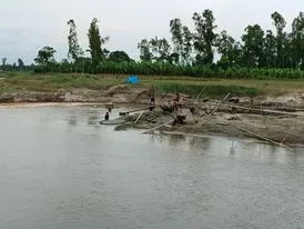 মিঠাপুকুরে প্রশাসনের নিরবতায় থামছেনা বালু উত্তোলন