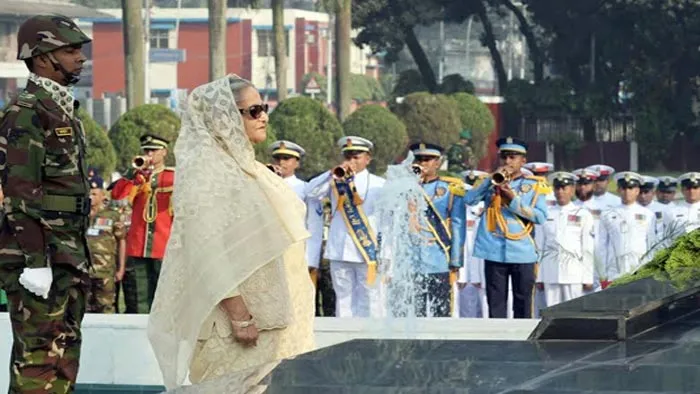 সশস্ত্র বাহিনী দিবস : শিখা অনির্বাণে প্রধানমন্ত্রীর শ্রদ্ধা