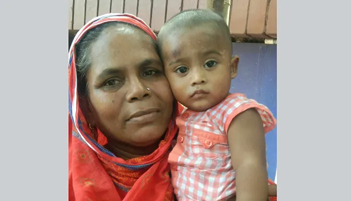 জলাবদ্ধতায় বিদ্যুৎস্পৃষ্টে মা-বাবা-বোনহারা শিশুটি বেঁচে আছে