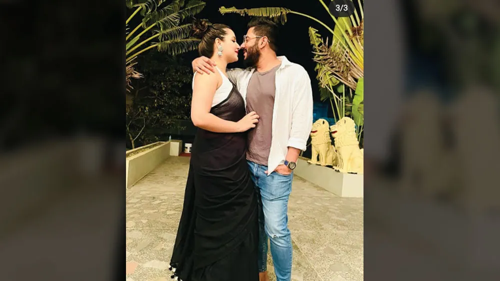 স্বামী রাজের সঙ্গে জন্মদিনের ছবিতে ভাইরাল শুভশ্রী