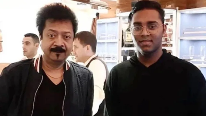 ছেলে ও তার বন্ধুদের নিয়ে কুমার বিশ্বজিতের আবেগঘন স্ট্যাটাস