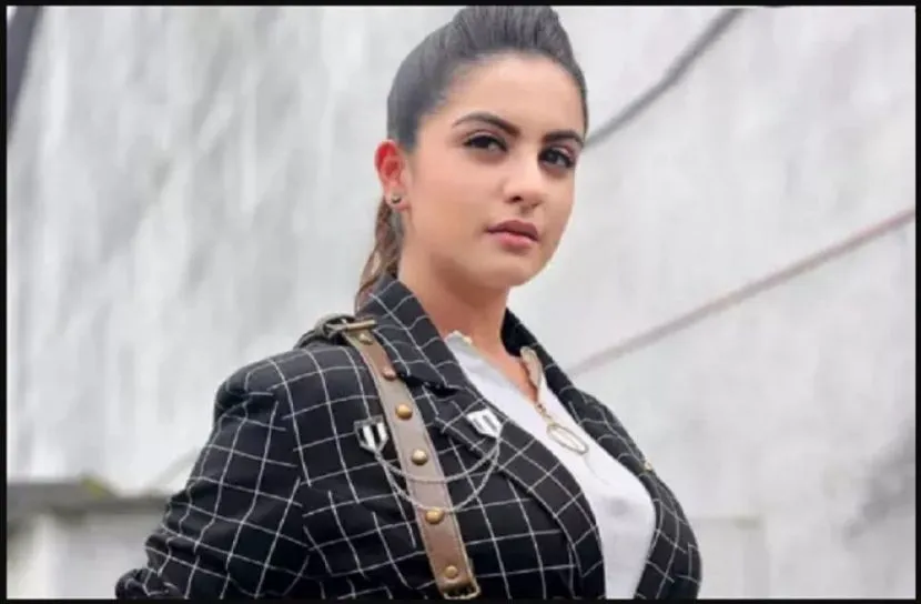 মেকআপ রুমে অভিনেত্রীর আত্মহত্যা, প্রেমিক গ্রেফতার