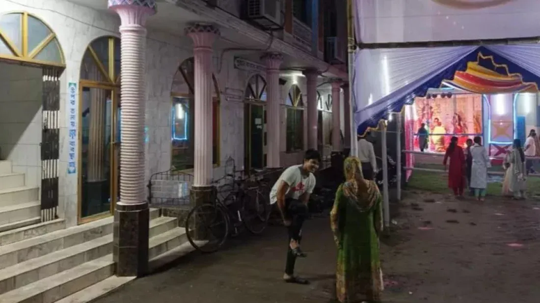 এক উঠানে মসজিদ-মন্দির, ধর্মীয় সম্প্রীতির উজ্জ্বল নিদর্শন