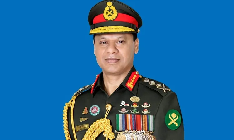 হজ পালনের উদ্দেশ্যে সৌদি গেলেন সেনাপ্রধান