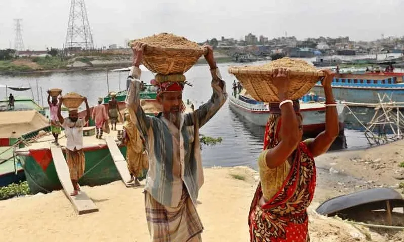 আজ মহান মে দিবস