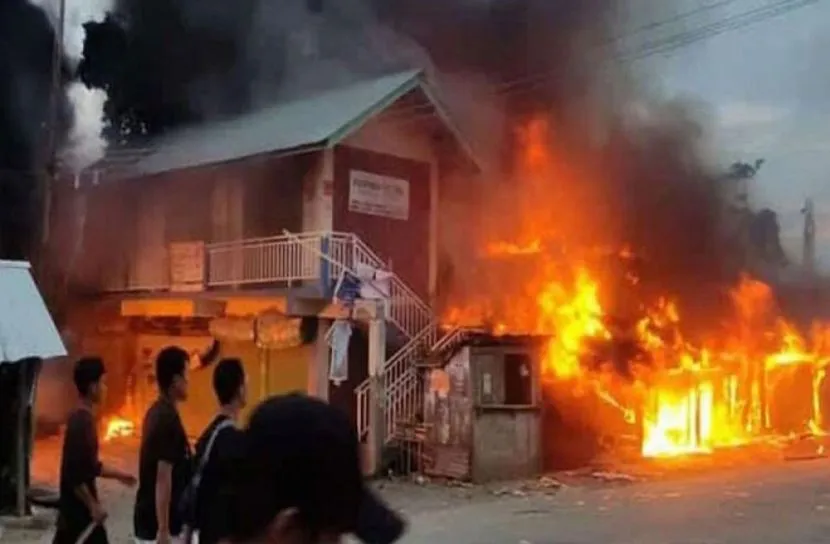 ভারতের মণিপুরে মন্ত্রীর বাসভবনে আগুন