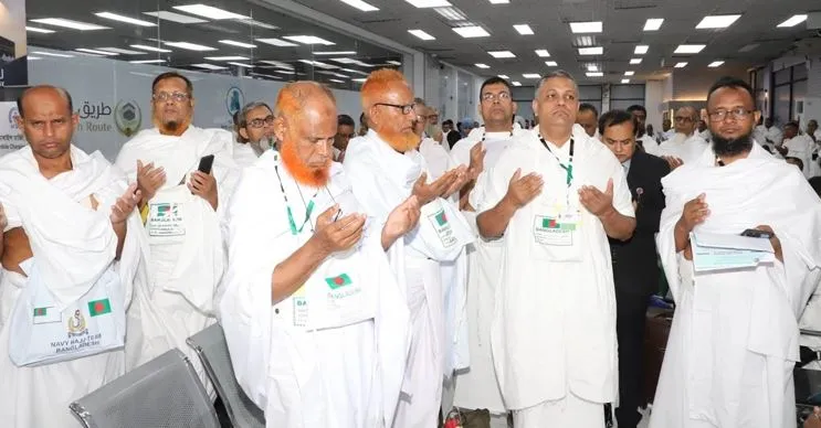 দ্বিতীয় দিনে ৭ ফ্লাইটে সৌদি পৌঁছেছেন ৩৪৬৯ হজযাত্রী