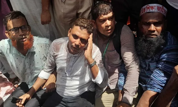 আন্দোলনরত শিক্ষকদের কর্মসূচিতে পুলিশের লাঠিচার্জের অভিযোগ