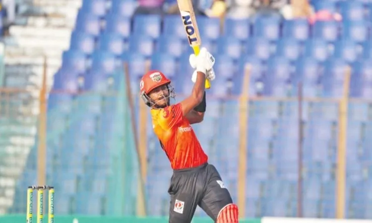 রুদ্ধশ্বাস লড়াইয়ে বরিশালের বিপক্ষে খুলনার জয়