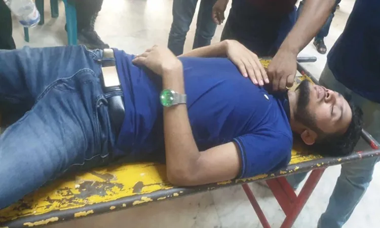 কাফনের কাপড় পরে আন্দোলন, সাত কলেজের ৭ শিক্ষার্থী ঢামেকে