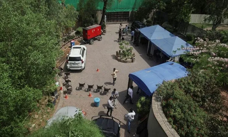 ইমরান খানের বাসভবনে পুলিশ, চলছে তল্লাশি