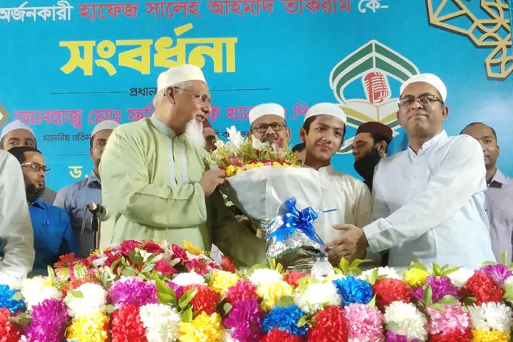 হাফেজ তাকরিমকে সংবর্ধনা