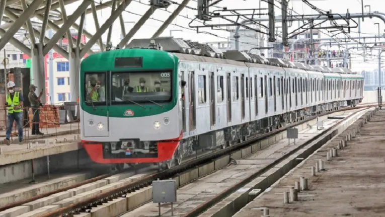 মেট্রোরেল বন্ধের হুঁশিয়ারি কর্মীদের