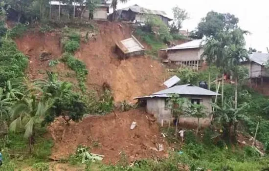 অতিভারী বৃষ্টির প্রভাবে ভূমিধসের শঙ্কা