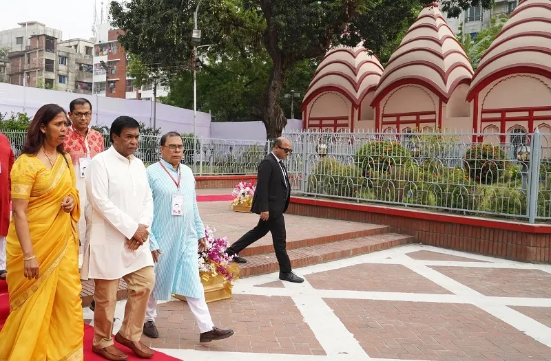 ঢাকেশ্বরী মন্দিরে প্রার্থনা করলেন মরিশাসের প্রেসিডেন্ট