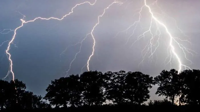 দেশজুড়ে বজ্রপাতে নিহত ১৩