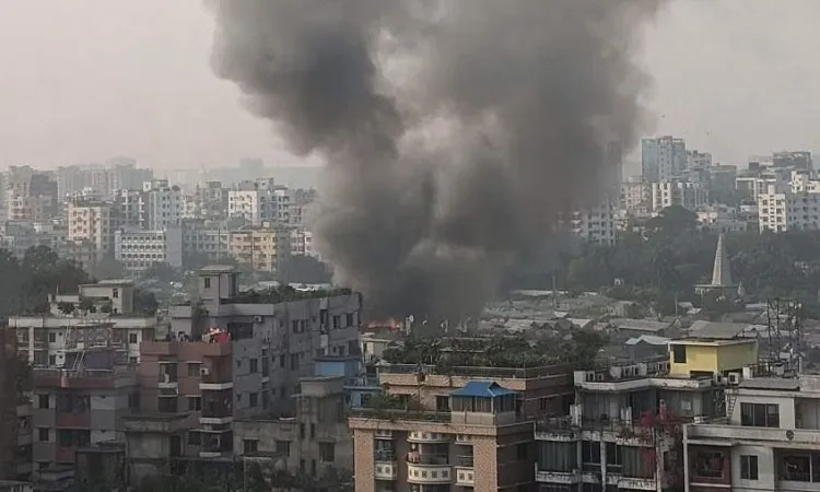 কড়াইল বস্তিতে আগুন, নিয়ন্ত্রণে ১০ ইউনিট