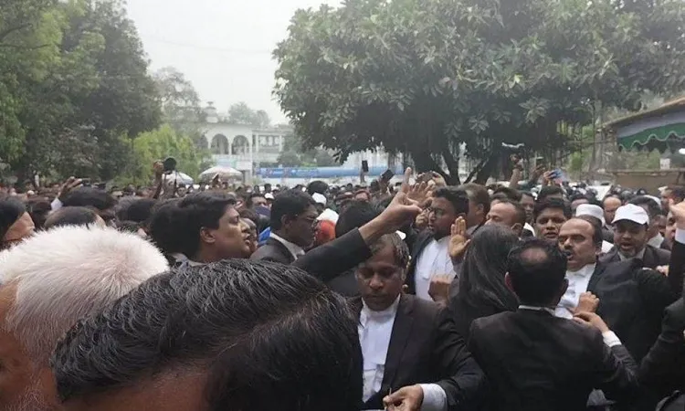 নির্বাচন ঘিরে সুপ্রিম কোর্টে আবারও ধস্তাধস্তি-হট্টগোল