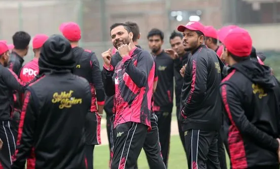 অস্ত্রের মুখে’মালিকানা দখলের অভিযোগে মাশরাফির বিরুদ্ধে মামলা