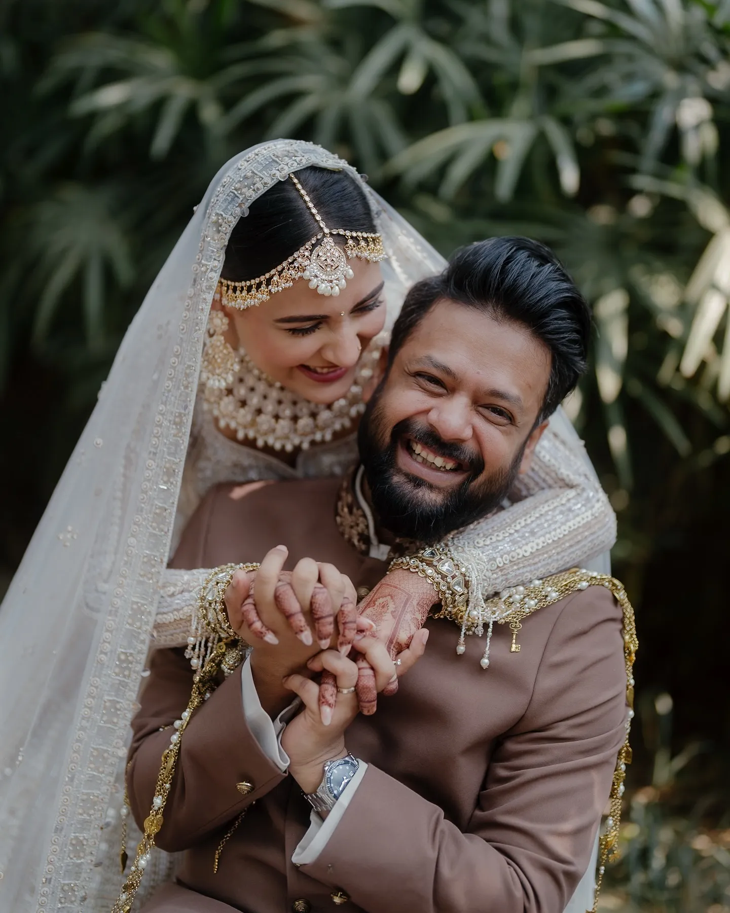 বিয়ের আসরে সাদা গাউনে মেহজাবীন