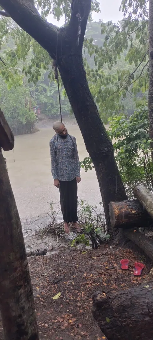 অভাবের তাড়নায় আত্মহত্যা করলেন তিন সন্তানের বাবা