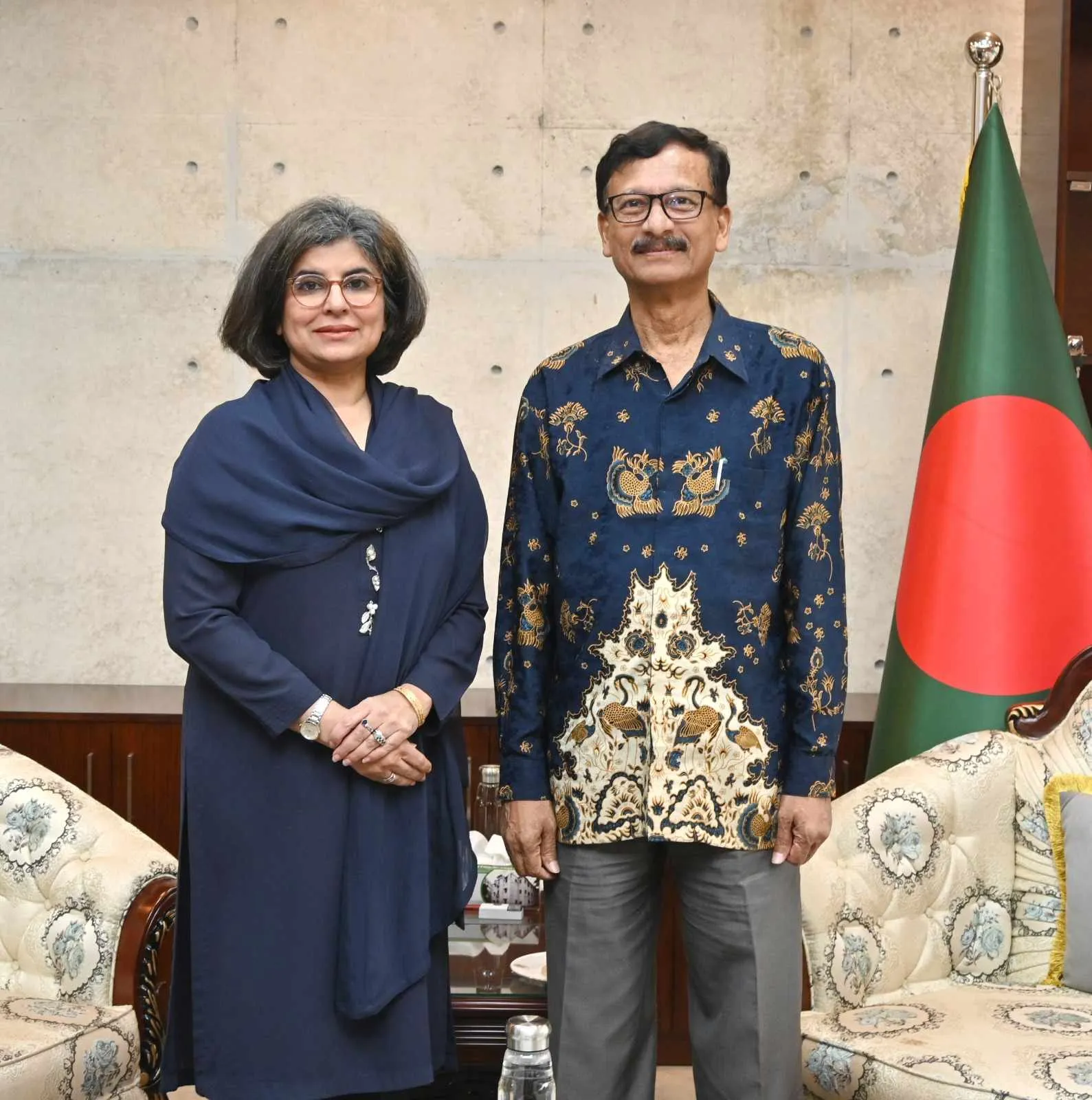 বাংলাদেশে এসে আমি খুশি, খাবার ও শপিং ভালো হয়েছে: আমনা বালুচ