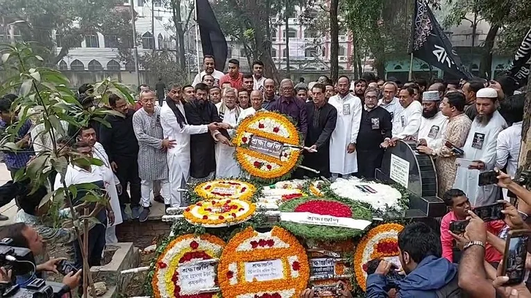 ভাষাশহীদদের কবরে বিএনপির শ্রদ্ধা