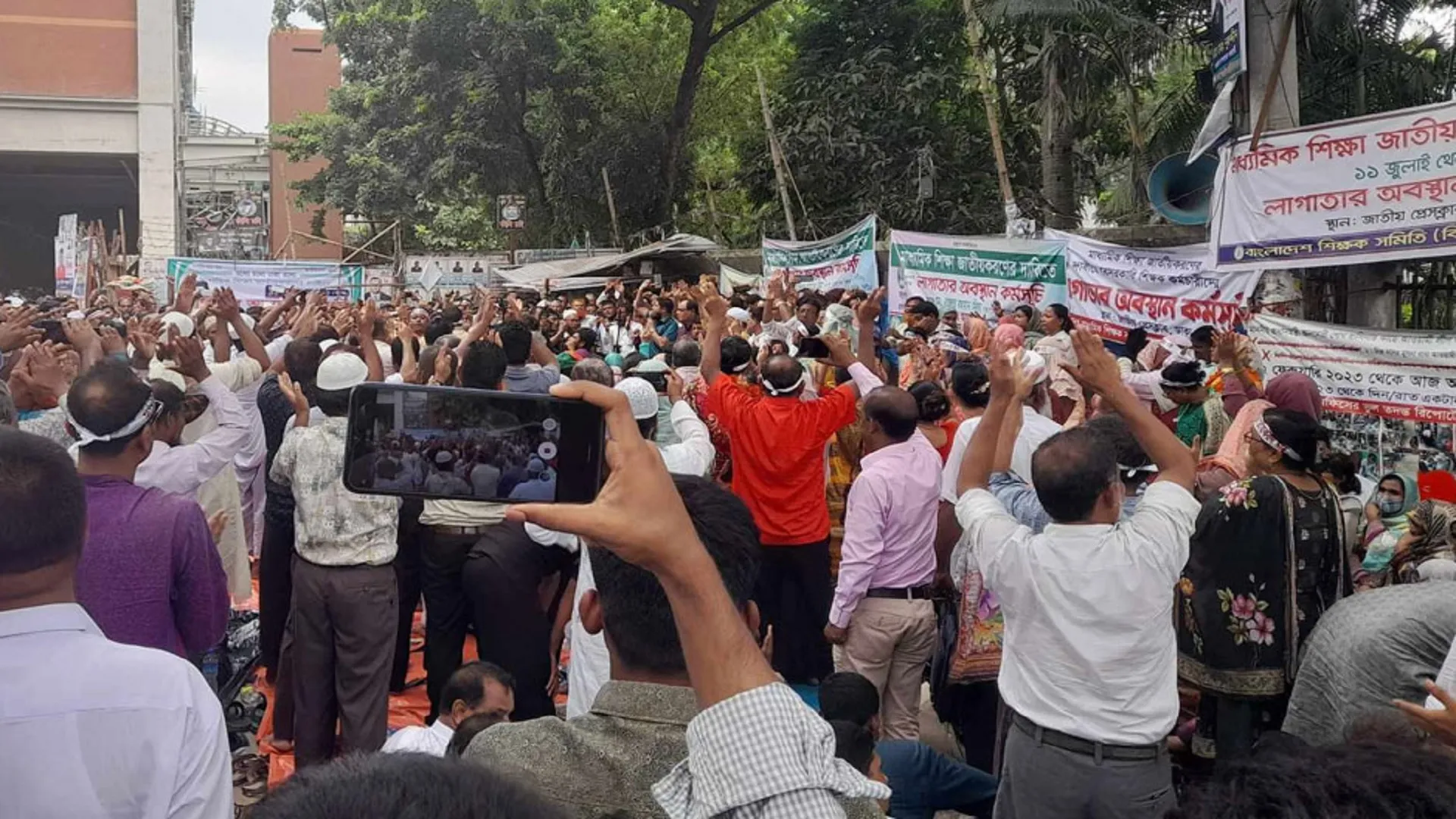 শিক্ষামন্ত্রীর আহ্বানে ‘না’, আন্দোলন চালিয়ে যাবেন শিক্ষকরা