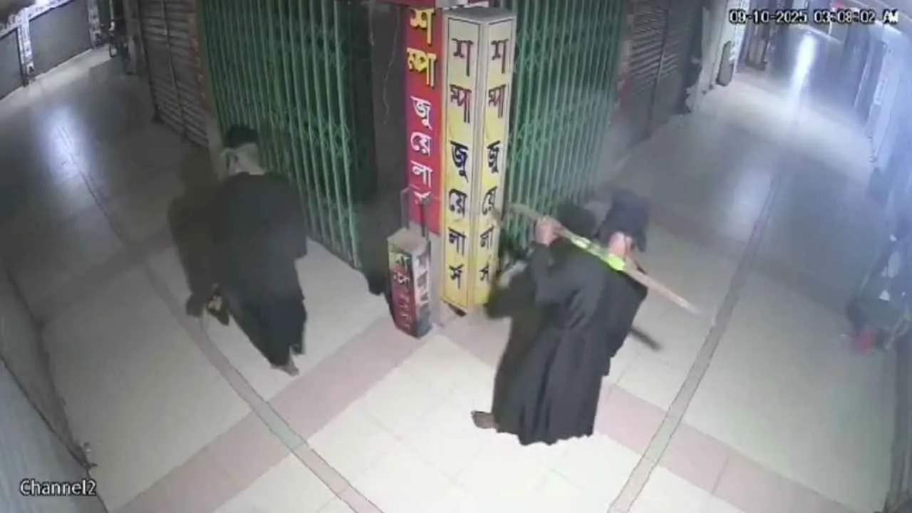 শপিং মলে বোরকা পরে ৫০০ ভরি স্বর্ণ চুরি