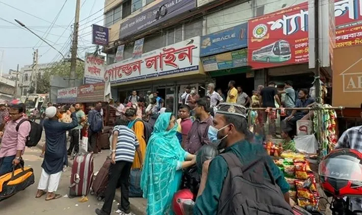 সায়দাবাদে ঘরমুখো মানুষের উপচেপড়া ভিড়
