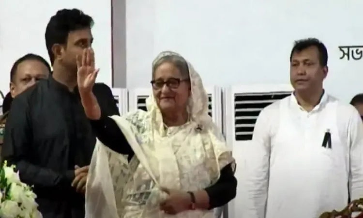 ছাত্র সমাবেশের মঞ্চে প্রধানমন্ত্রী শেখ হাসিনা