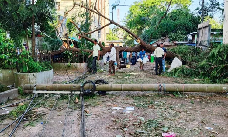 হামুনে লন্ডভন্ড ৩৮ হাজার ঘরবাড়ি, নিহত ৩