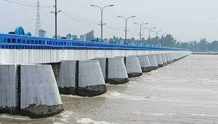 বেড়েছে তিস্তার পানি, খুলে দেওয়া হয়েছে ৪৪ গেট