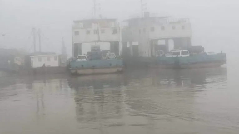 ঘন কুয়াশা : দৌলতদিয়া ও পাটুরিয়া নৌরুটে ফেরি চলাচল বন্ধ