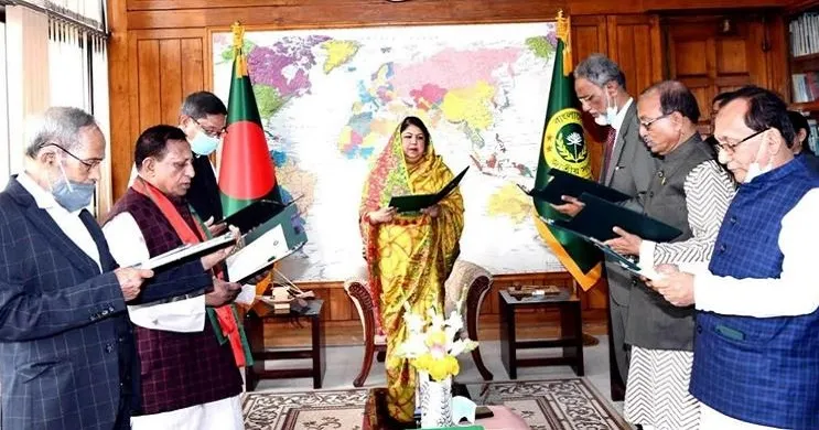 শপথ নিলেন নবনির্বাচিত ৬ এমপি