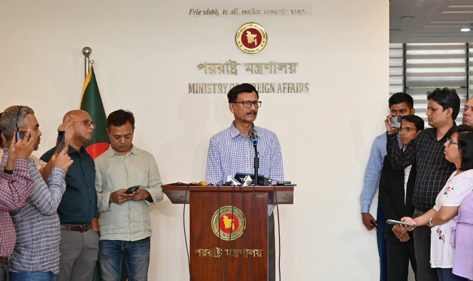 ‘বাংলাদেশিদের ফেরত পাঠাবে মালয়েশিয়া’