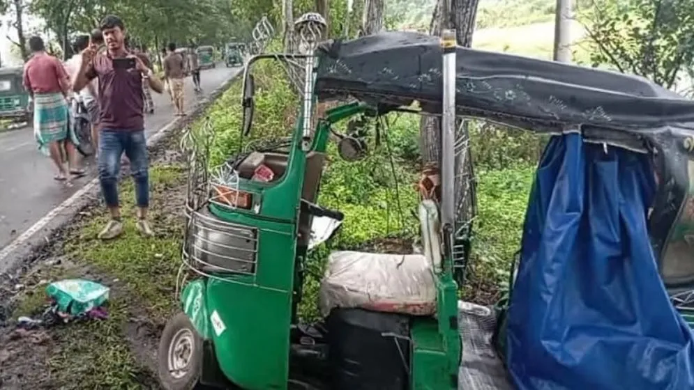 আনোয়ারায় মাইক্রোবাস-সিএনজির সংঘর্ষে ২ জন নিহত