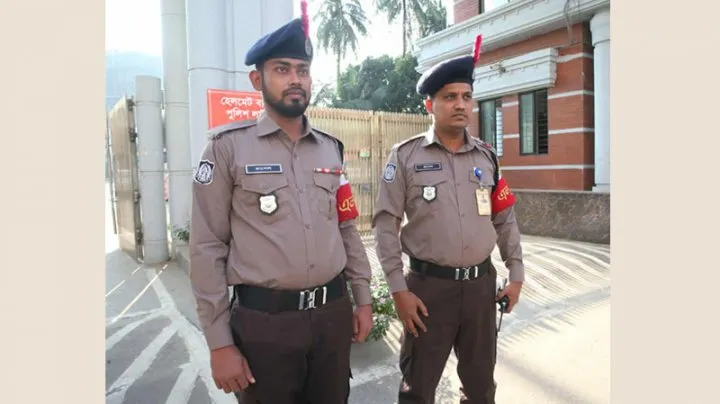 পুলিশের নতুন পোশাক